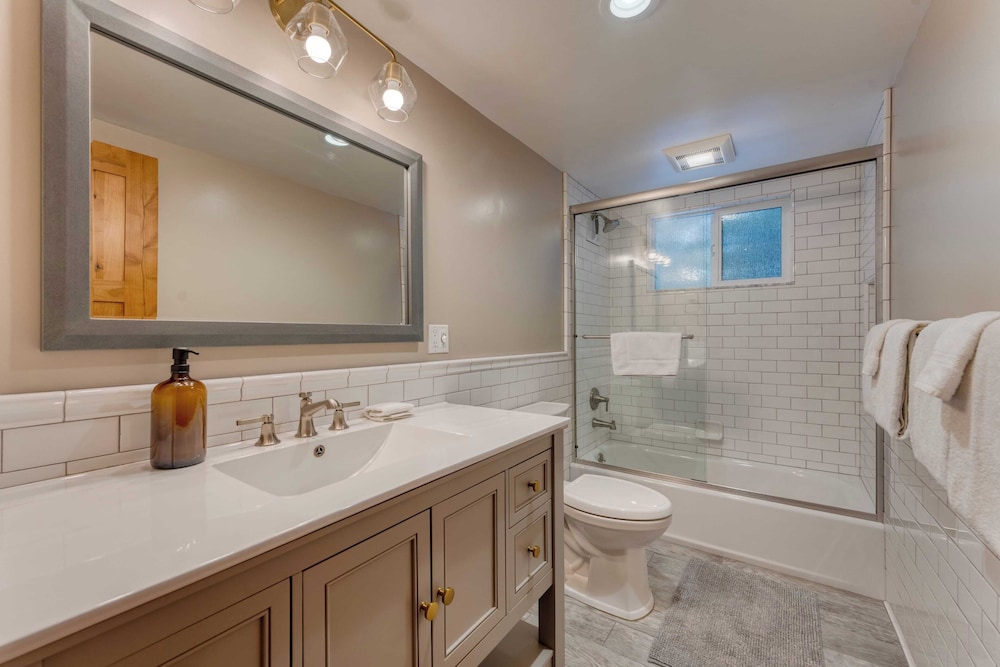 Cozy Modern Cabin w/ Sauna & Fireplace 5 Mins to Lake Peaceful Tahoe Retreat by Avantstay