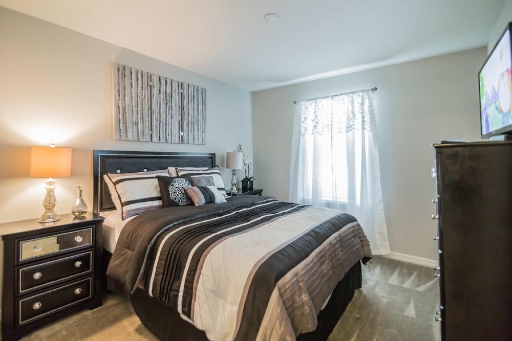 5137 Compass Bay