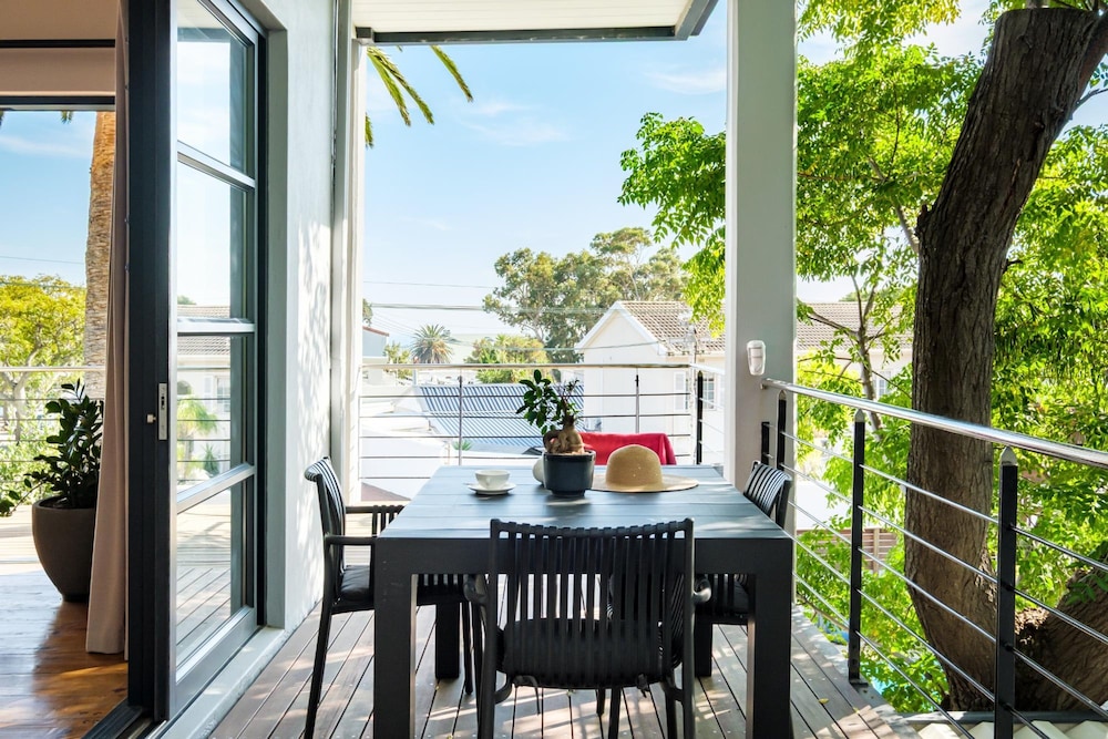 Camps Bay 4bed Villa w Pool Luxe on Central