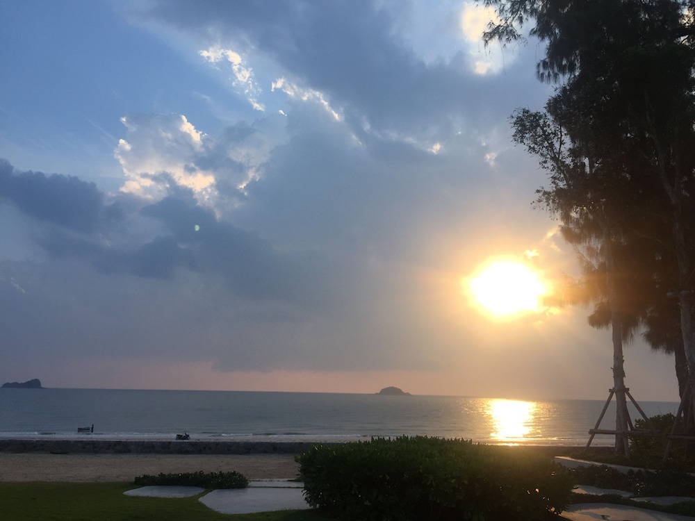 Luxury Beachfront Condo Hua Hin
