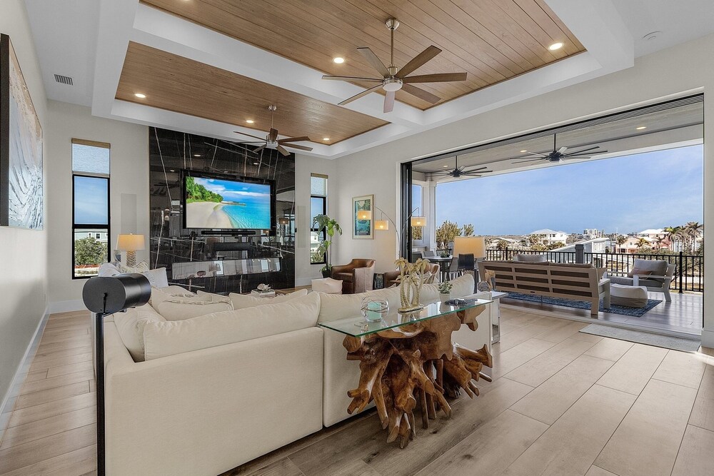 749 Paradise Pointe New Luxury Build 7 Bedroom Home