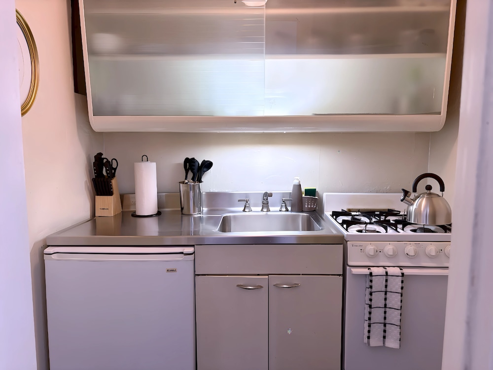 Vintage Studio in Gold Coast - SP 1205
