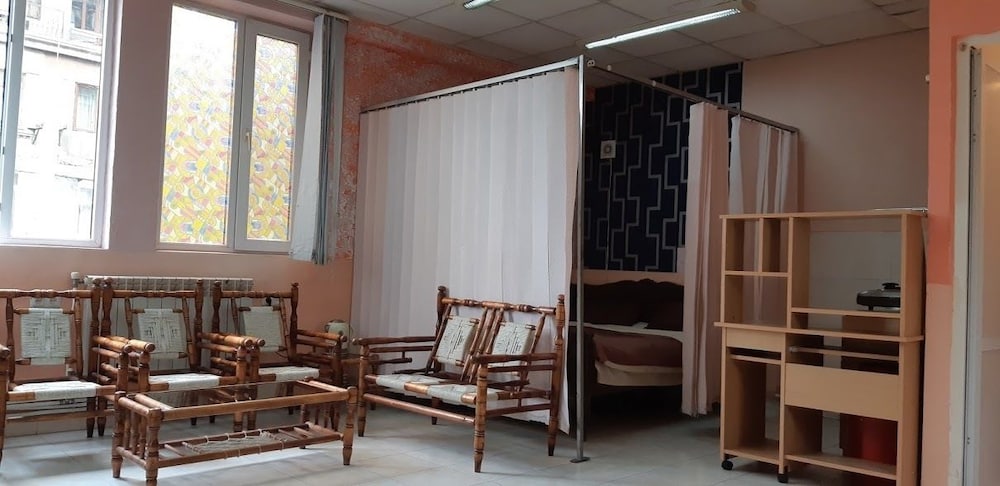 Full House Hostel