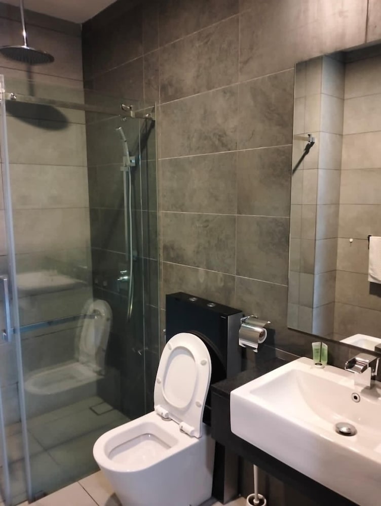 Grand Lumia Suite At Opus Residence