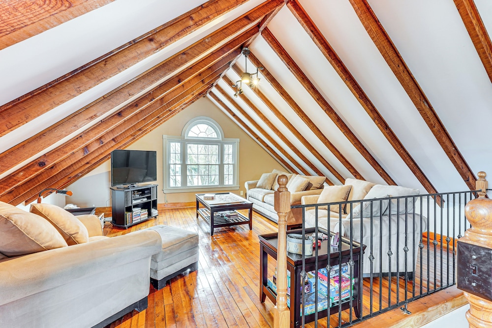 Hike, Fish, Ski & More: Spacious Gem in Catskills!