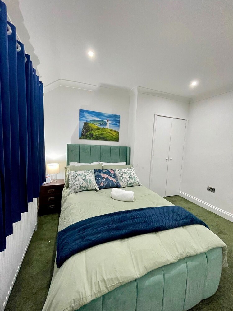 Charming 3 Bedroom House in Dagenham London