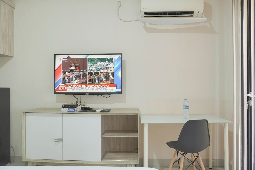 Modern Look and Homey Studio Kebayoran Icon Apartment