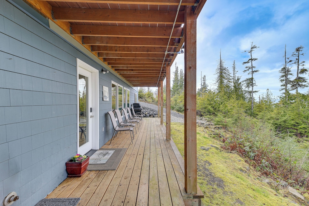 Fish & Hike: Apartment w/ Pool Table in Ketchikan!