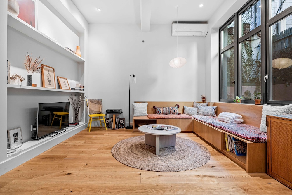 Havemeyer by Rove Travel Duplex Loft w Terrace