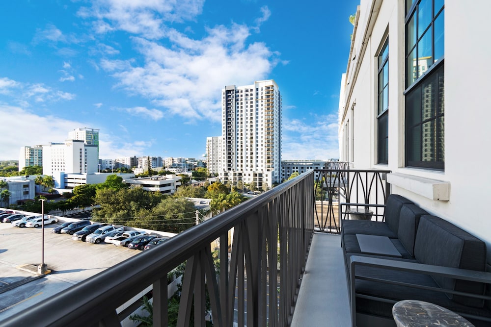 Las Olas Loft Unit Two by Sextant - Image 1