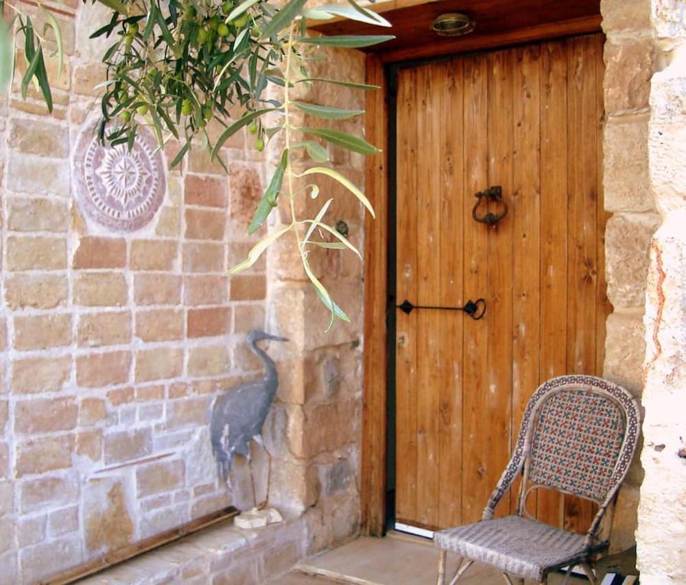 Charming Country Cottage by the sea one Minute