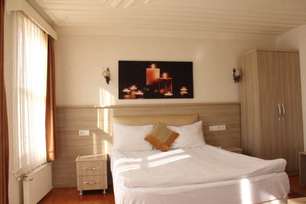 Jasmine Daire - Image 9