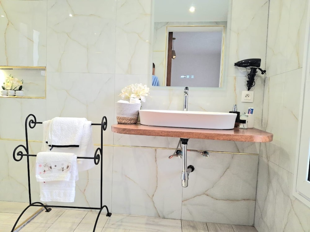 Tia Vahine - Boutique Hôtel Ivato