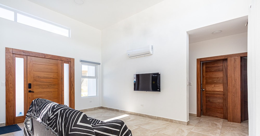 Spacious Family Suite, Ocean Village!