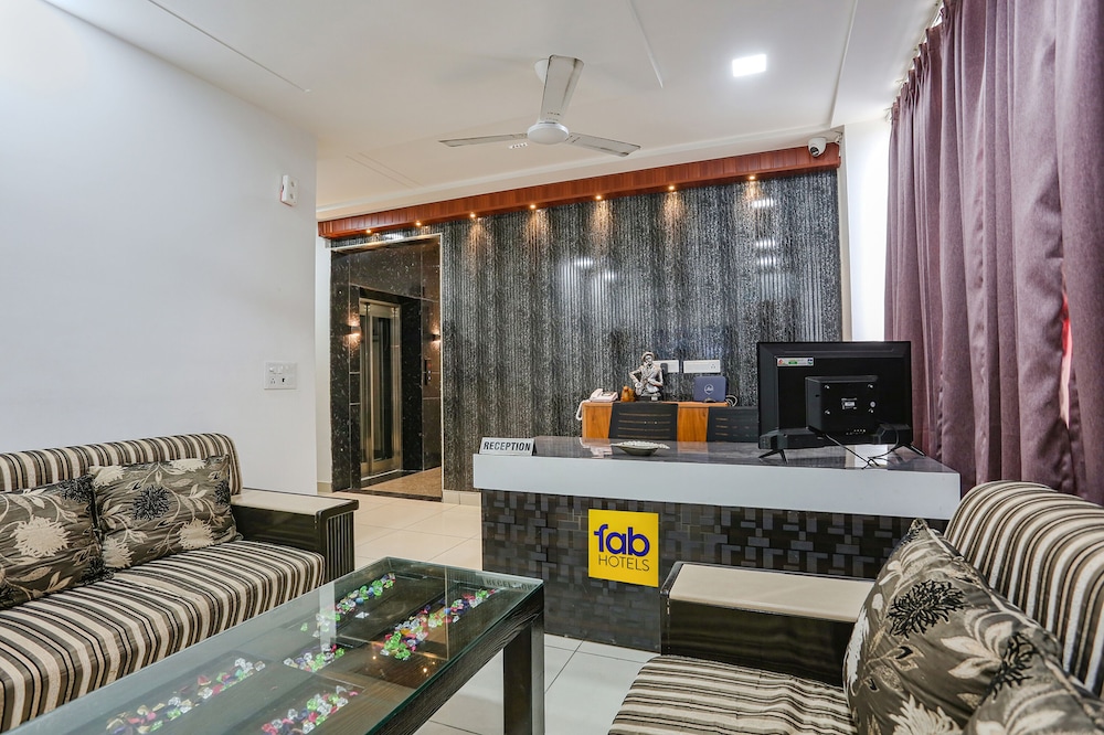 Lobby & Reception