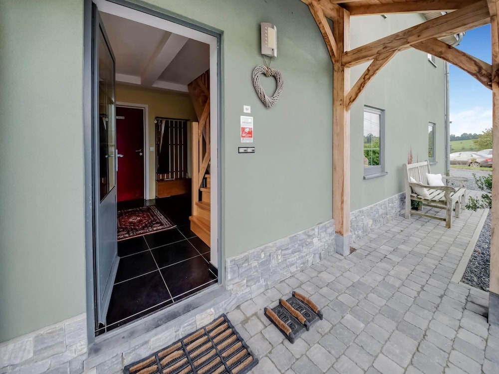 Green Hillside Apartment-petit Wilogne view 3