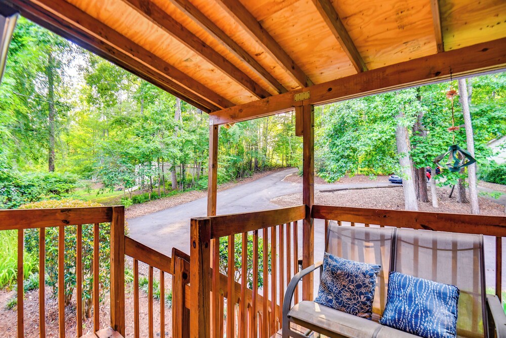 Waterfront Cabin on Lake Sinclair w/ Private Dock!