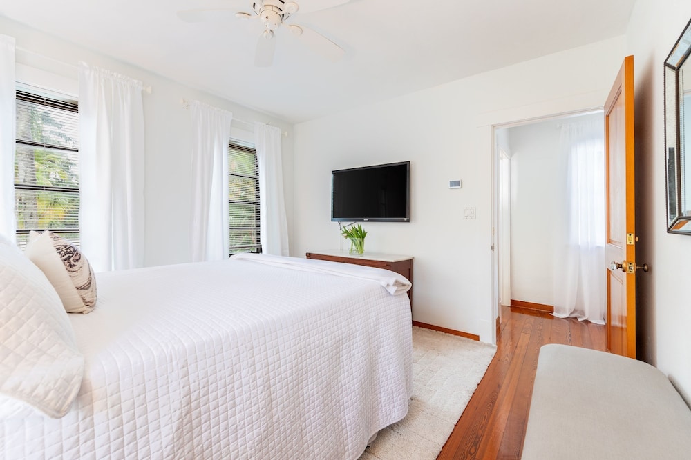 Las Olas Oasis by Avantstay Minutes to the Beach Hot Tub