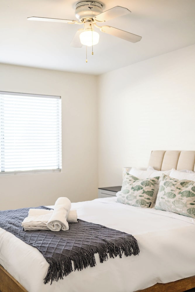 Modern Glendora Retreat Family Getaway Near Cal Poly & Mt. SAC