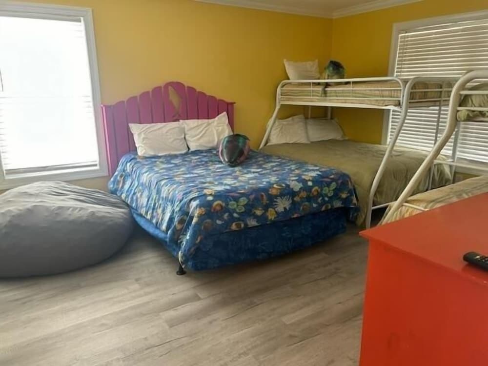 Salt, Sand And Sudds 5 Bedroom Home by RedAwning view 2