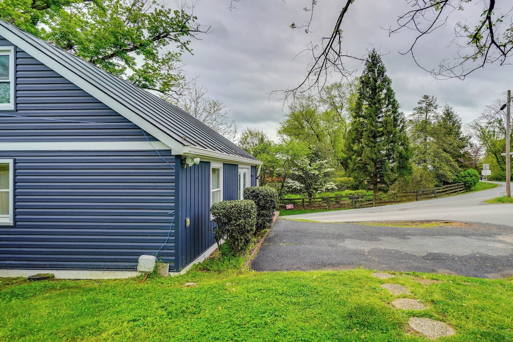 Hike, Sip & Explore: Charming Waterford Cottage!