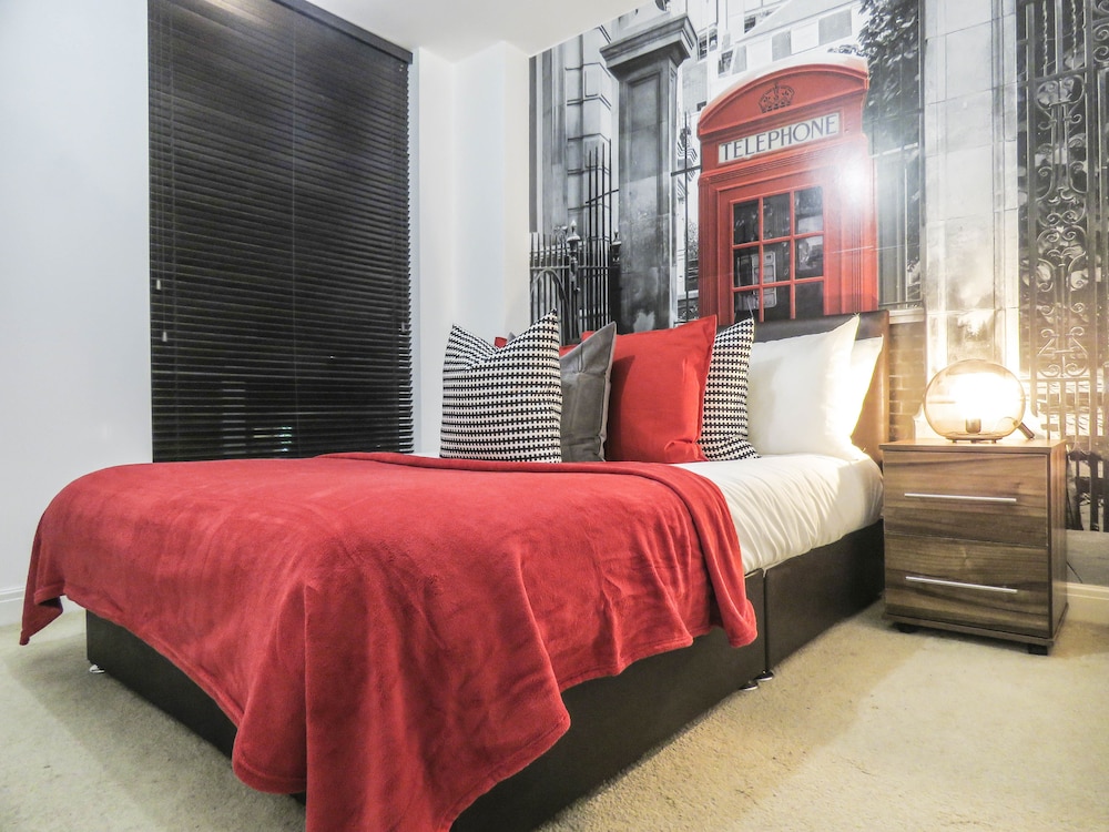 Tudors eSuites Birmingham Apartments with Parking view 5
