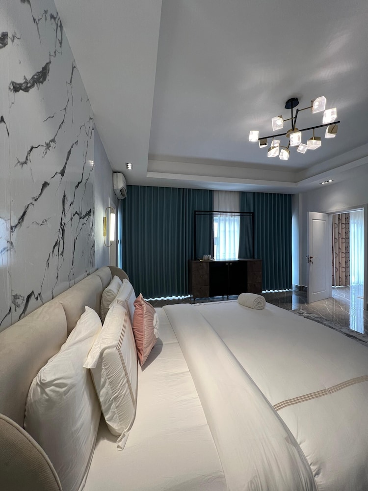 Sujimoto Residences Precious
