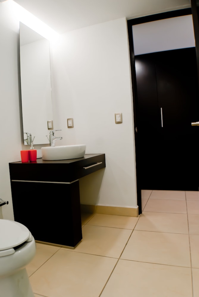 Ramada by Wyndham Acapulco Hotel  Suites - Property Image 15