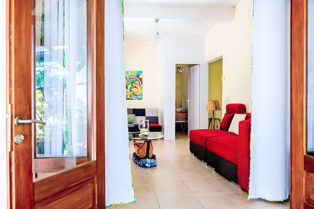 Laurels Villas