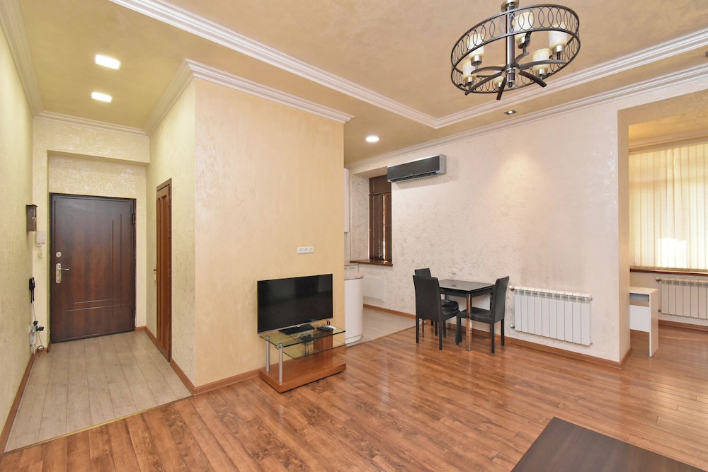 Apartment on Teryan 19