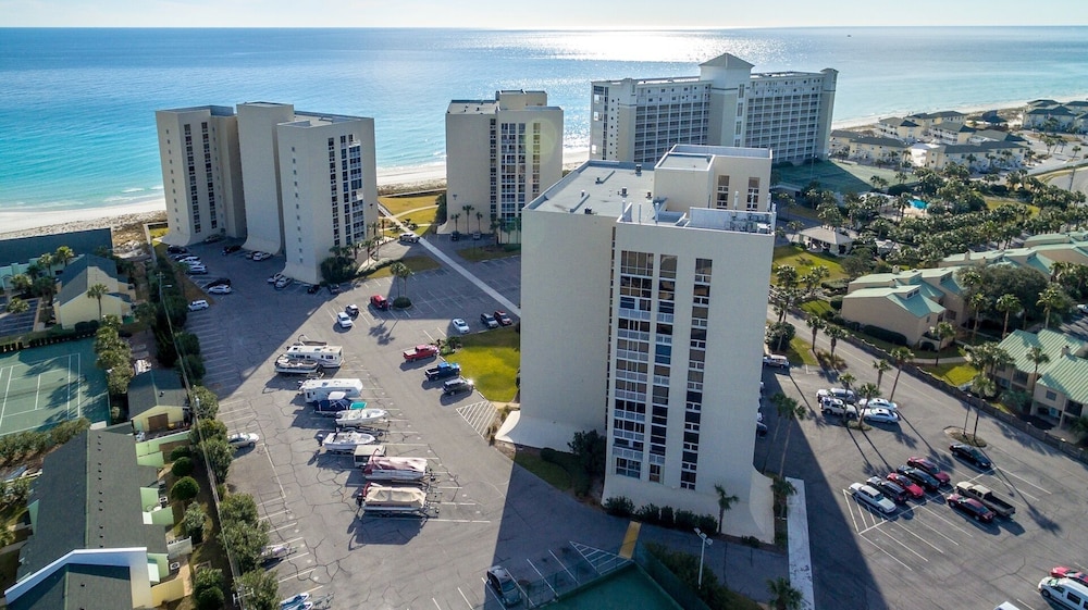 Shoreline Towers 1023 2 Bedroom Condo by RedAwning