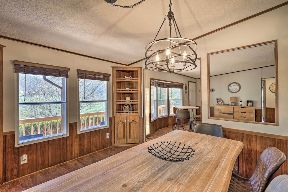Strandburg Modern Retreat
