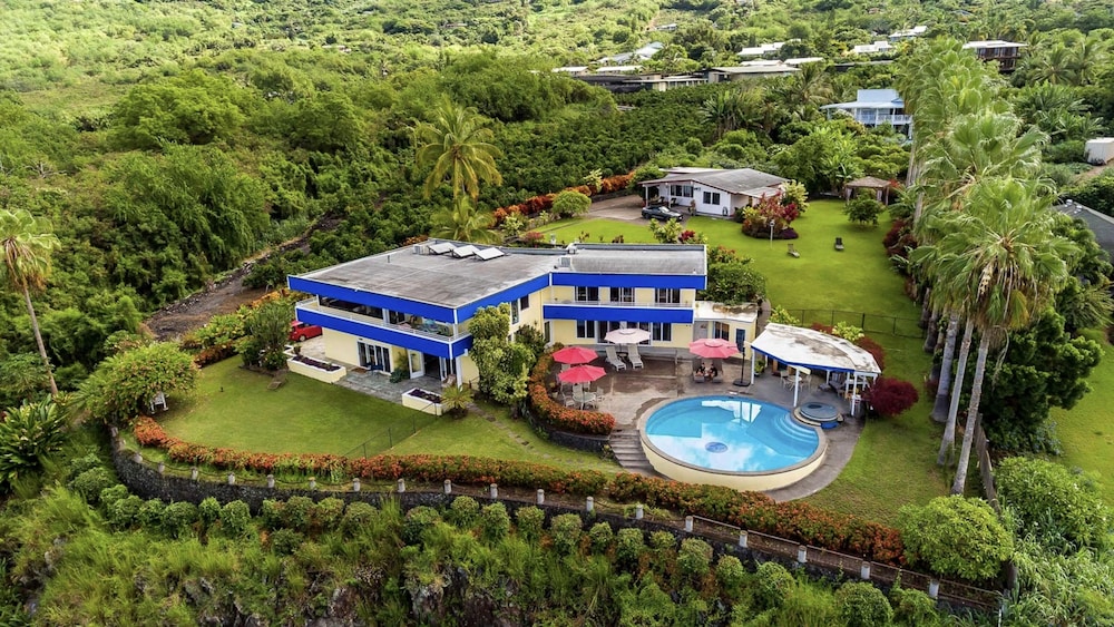 Hotel Luana Nai'a Inn - Image 1