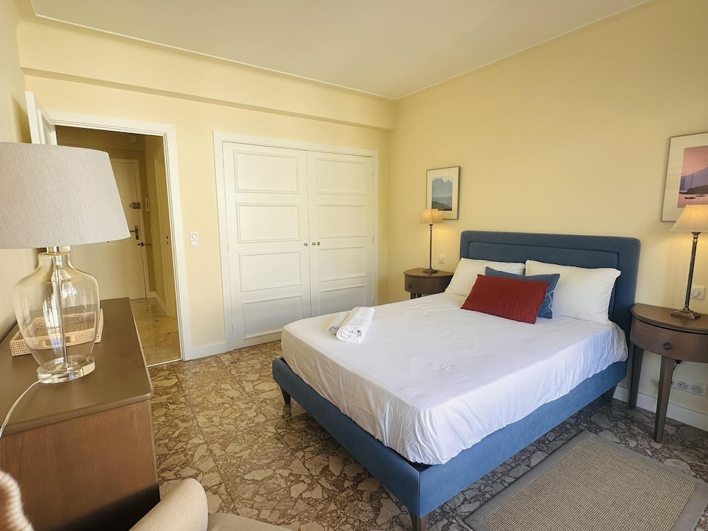 One Bed Apartment Just Minutes Walk From the Croisette and the Palais in a Secure Residence - 1693