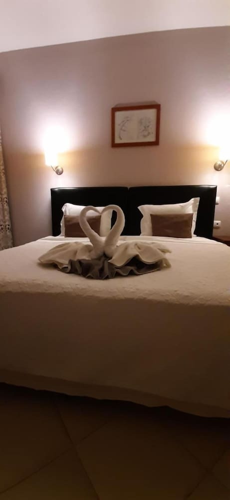Room in Guest Room - Deluxe Double Room With Balcony in Vila do Maio