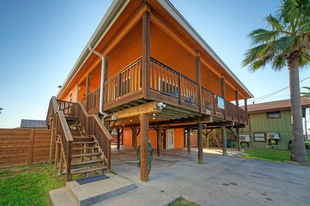 Coastal Retreat w/ Pool, BBQ & Sunset Views Beers and Sunshine by Avantstay