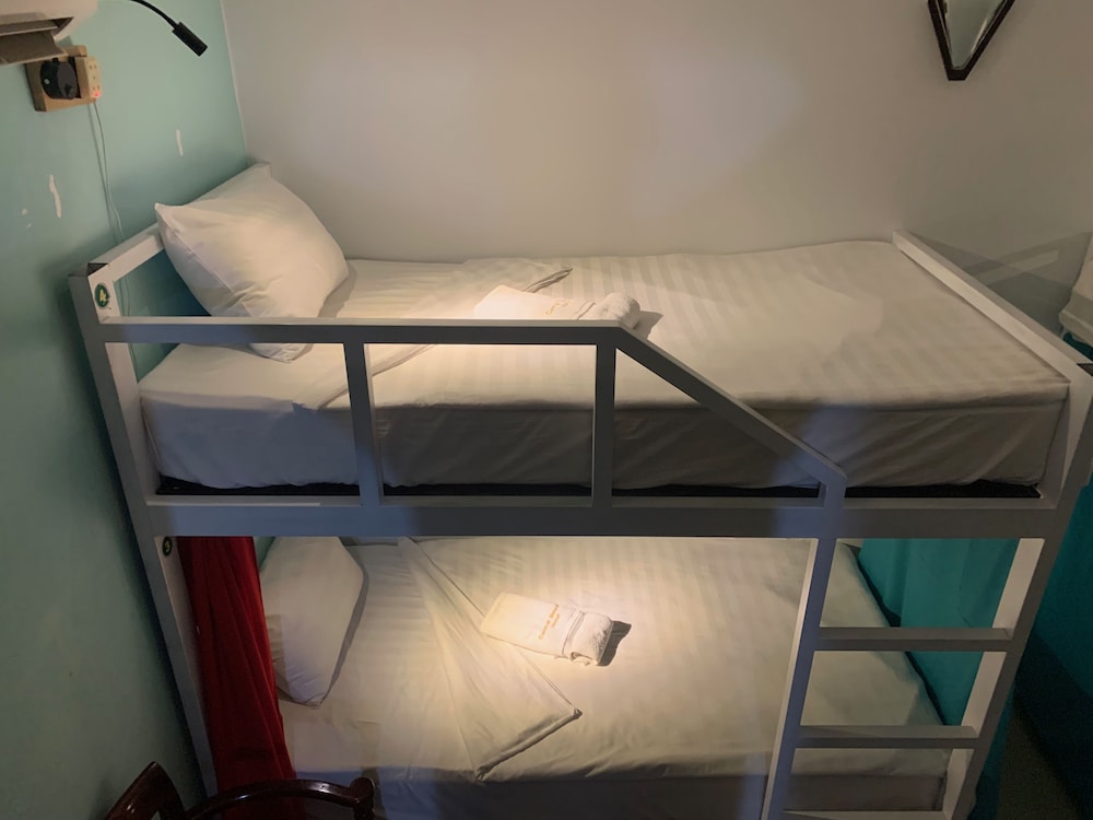 Central Beach Hotel - Hostel