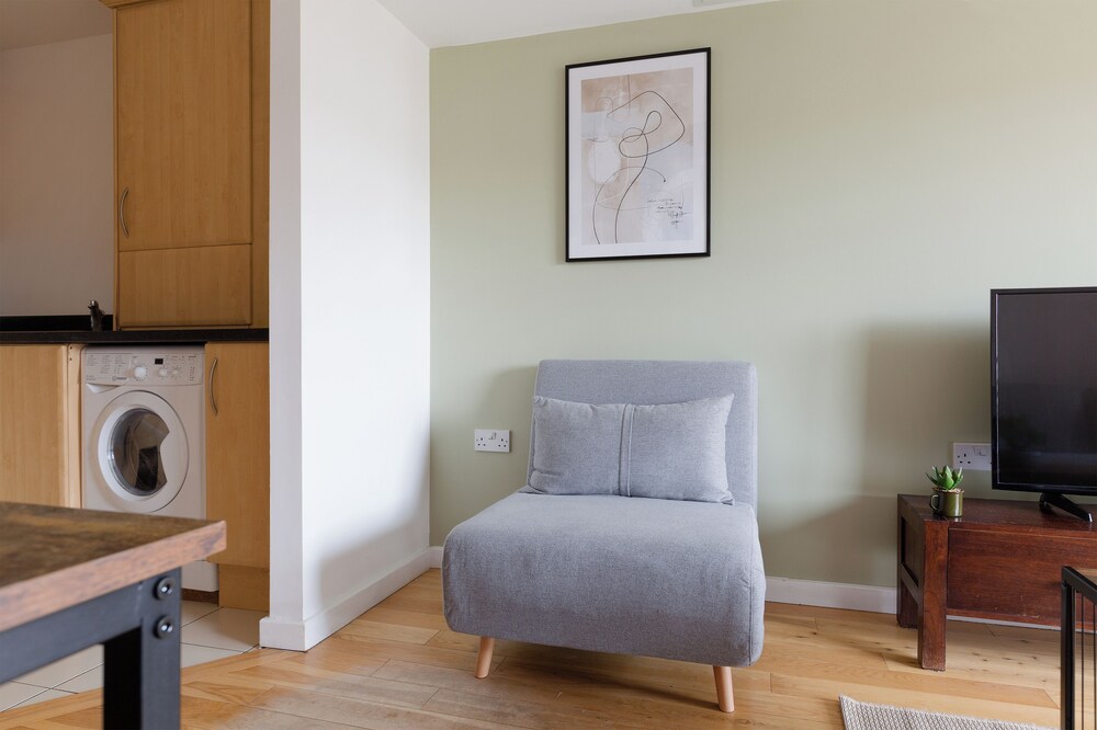 Modern Apartment in Bow