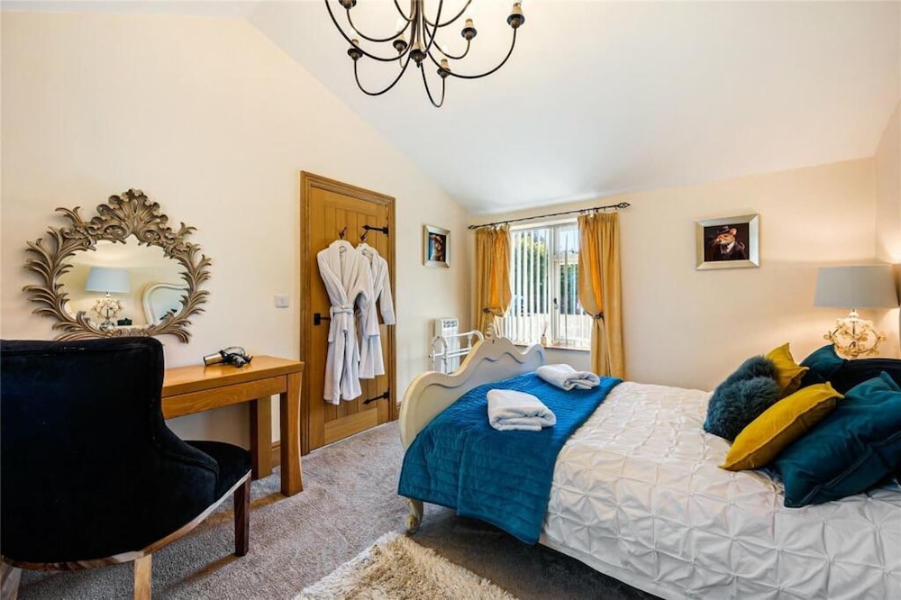 Meagill Cottage, Sleeps 4 With Hot Tub & Parking