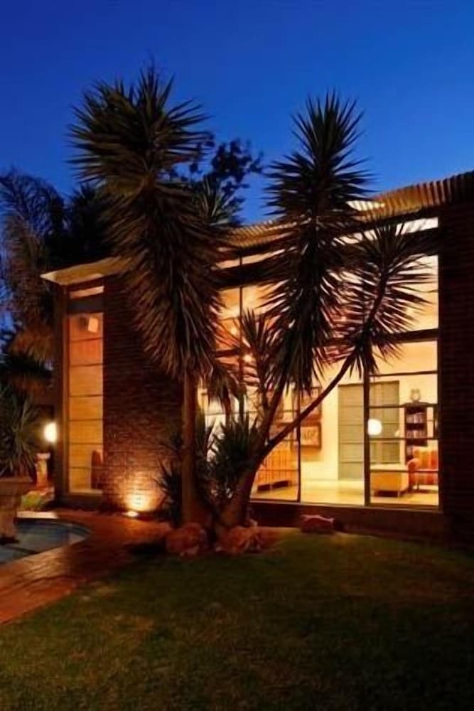 African Moon Corporate House