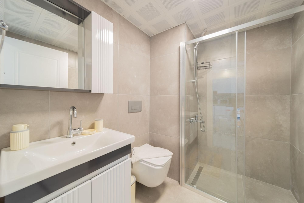 Cozy Flat w Balcony 10 min to Mermerli Beach