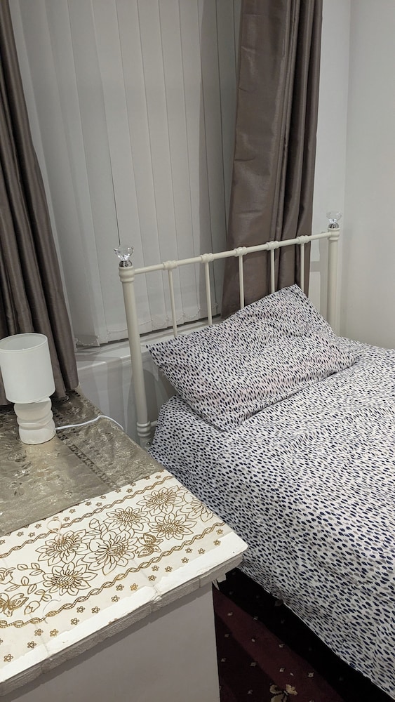 Cheapest Rooms Close to City Centre view 2