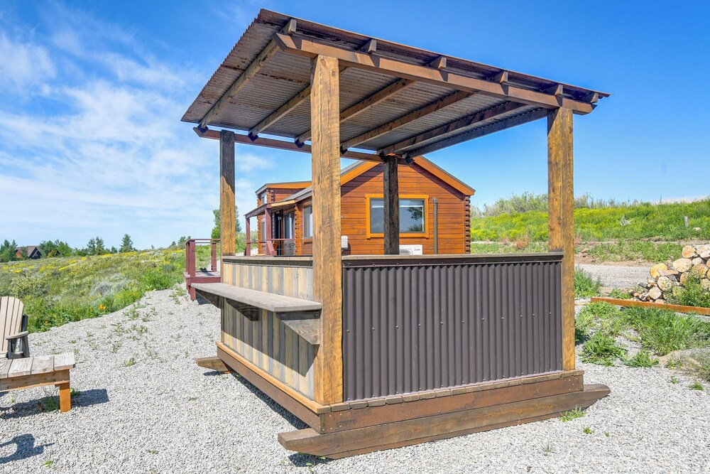 Fall River Cabin Retreat: On-site Fly Fishing!