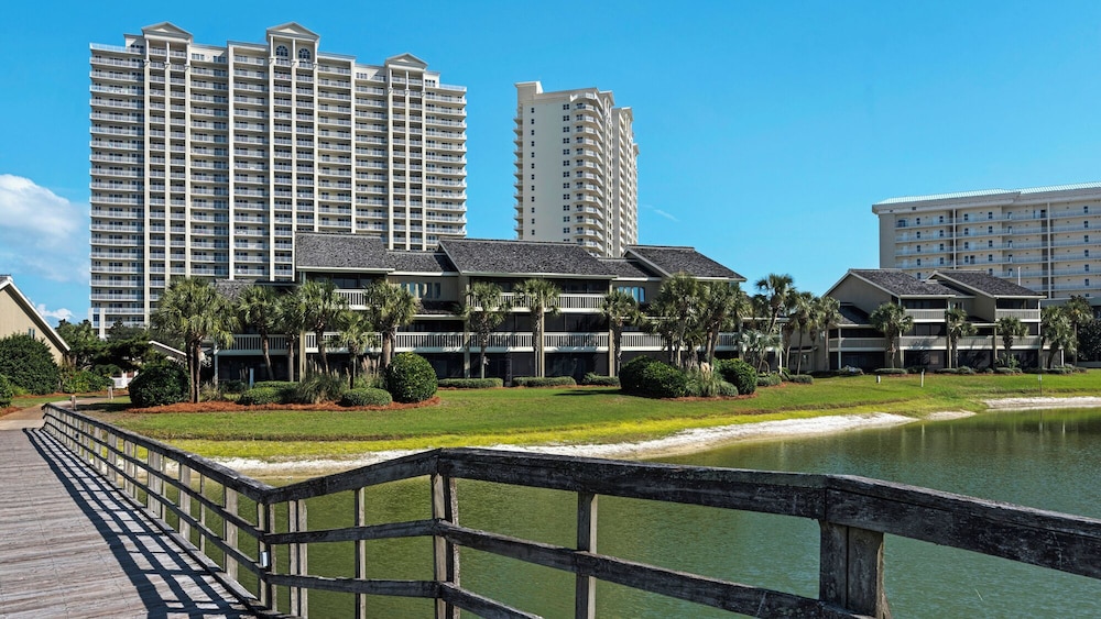 Sleeps 8 w/ Resort Pools, Tennis, Golf & Beach Access + Attraction Tickets!