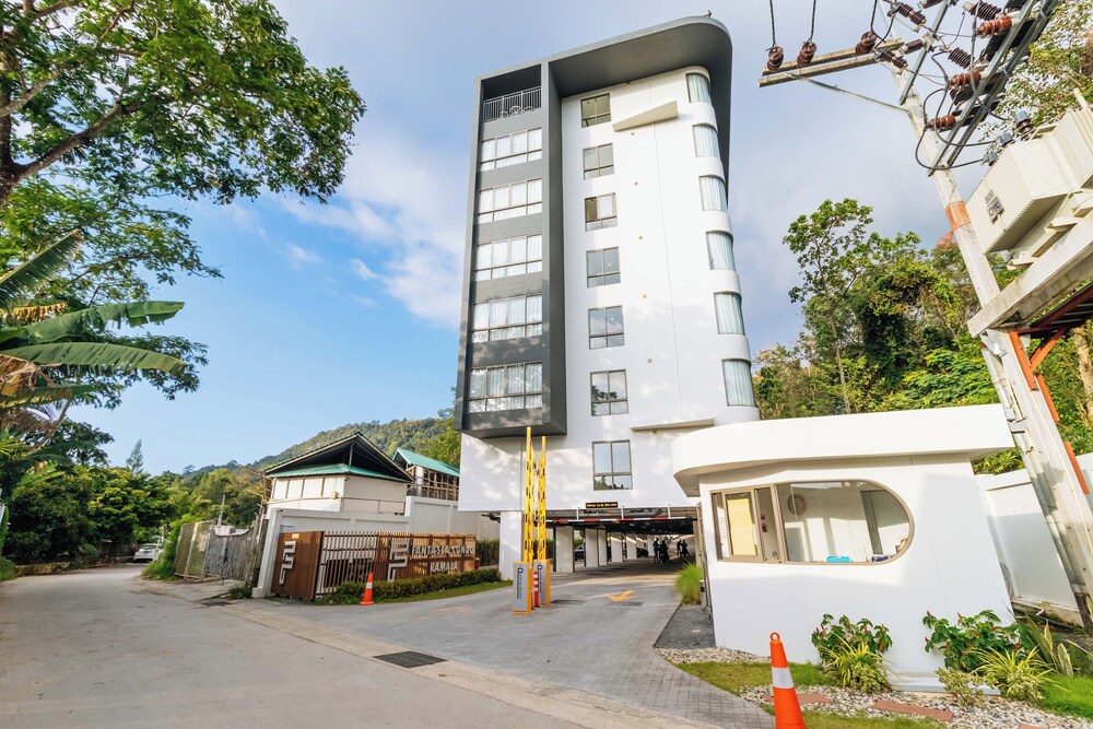 2BR Close to Beach Pool Views C256