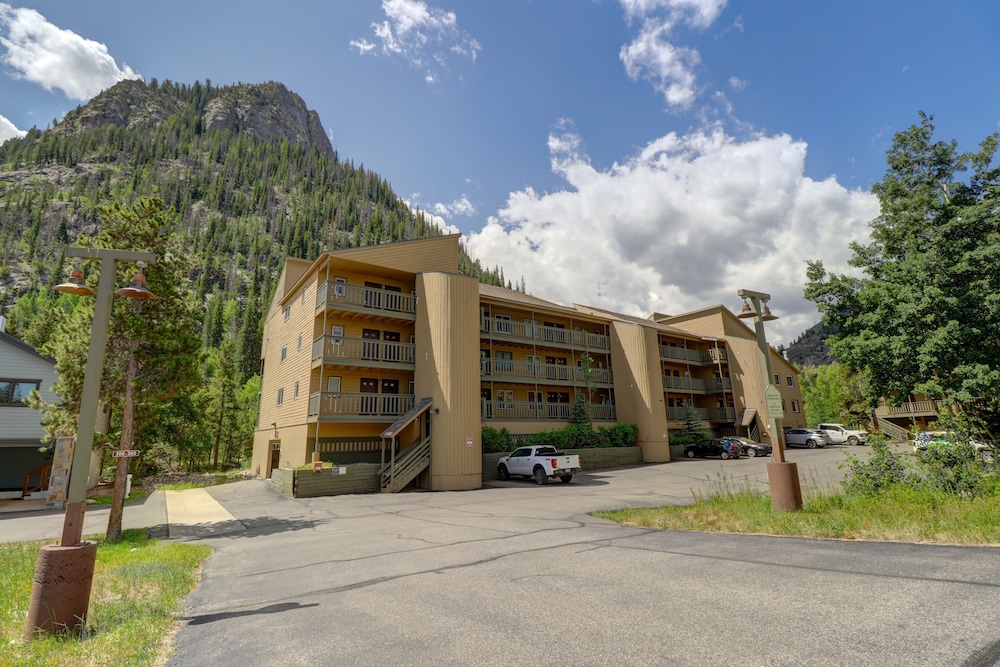 107 Woodbridge 2 Bedroom Condo by RedAwning view 5
