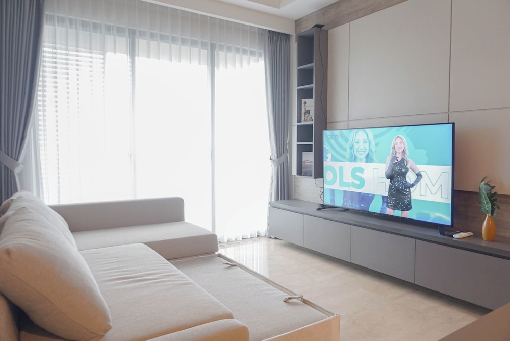 Modern Designed And Strategic 1Br Apartment Arumaya Residence
