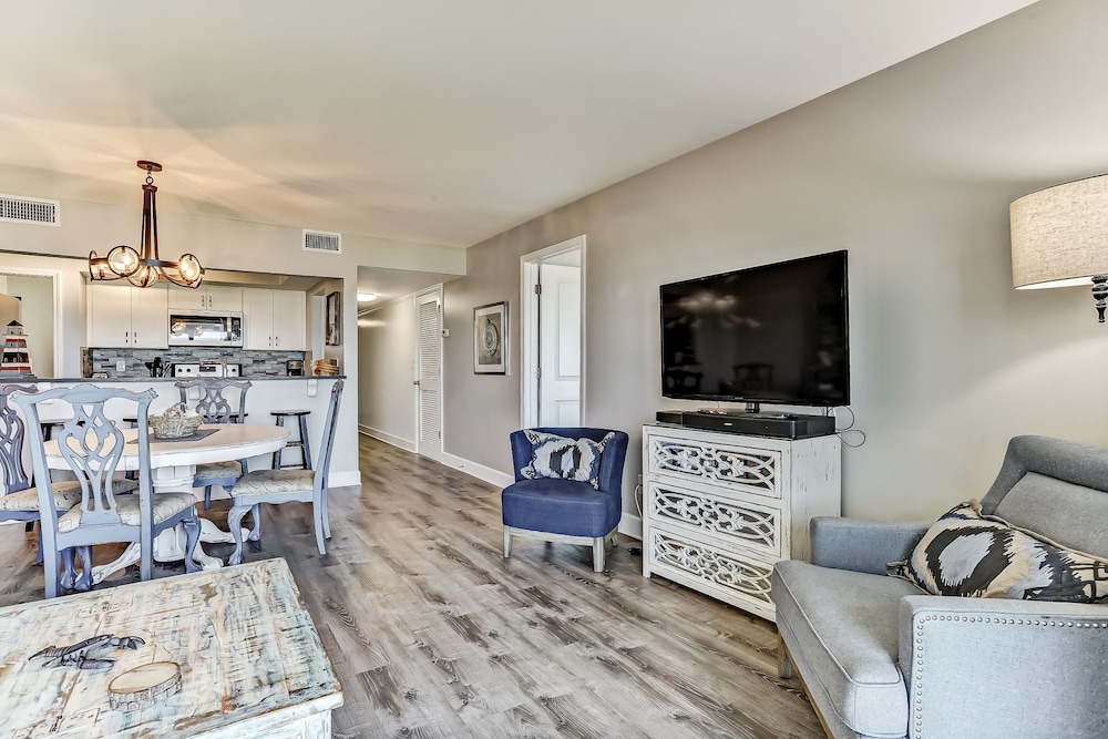Ketch Courtyard 302 2 Bedroom Condo
