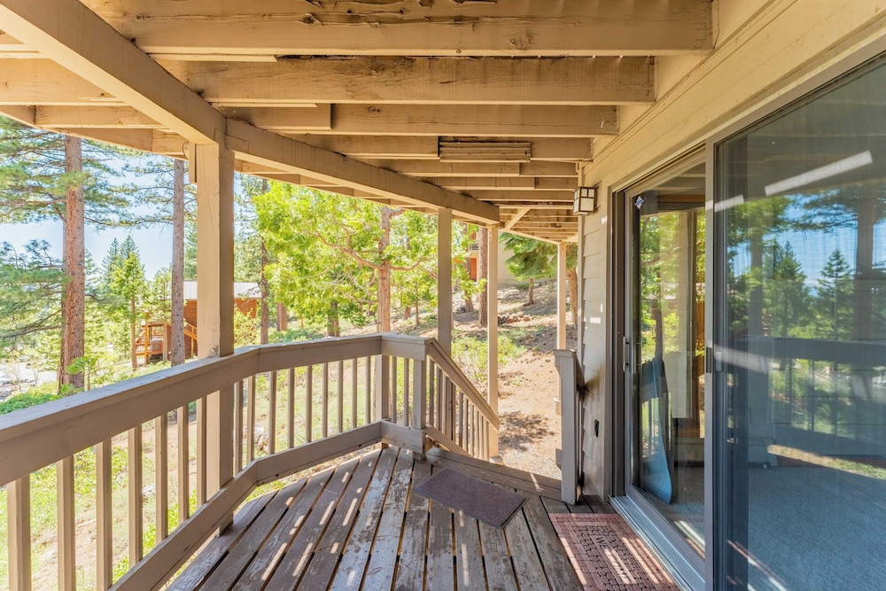 Crystal View by Avantstay Al Fresco Dining w/ View of Lake Tahoe + Crystal Bay