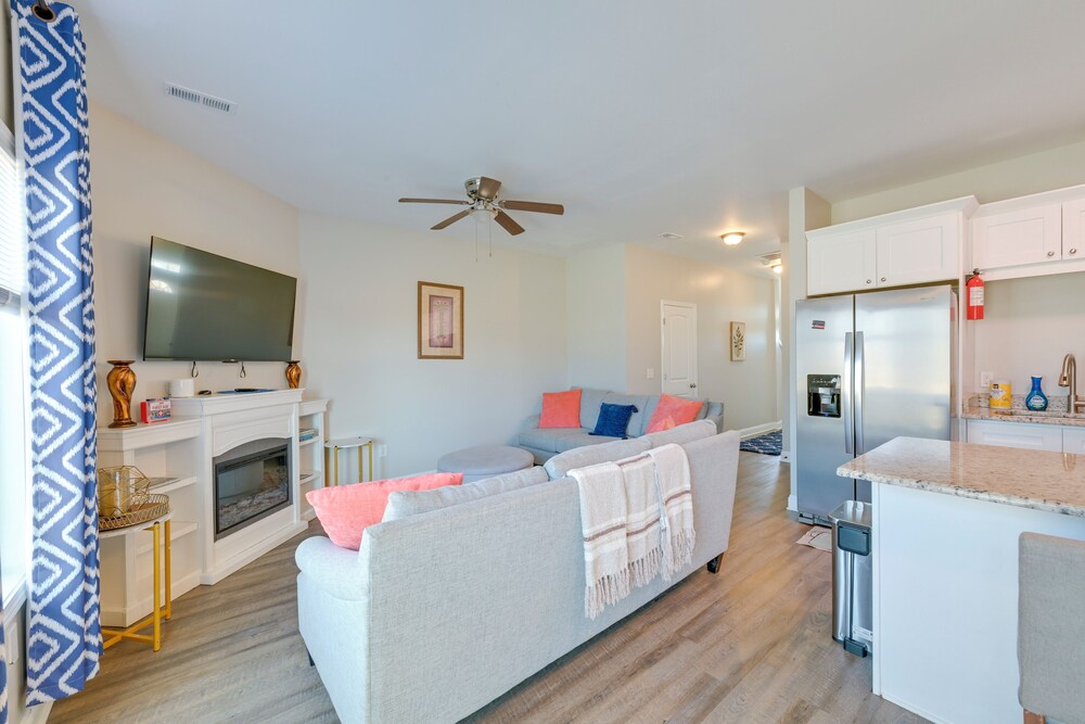6 Mi to PNC Music Pavilion: Concord Townhome